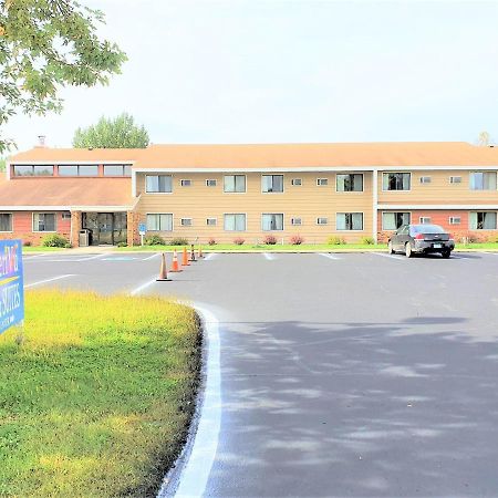 Amerivu Inn & Suites-Avon Екстериор снимка