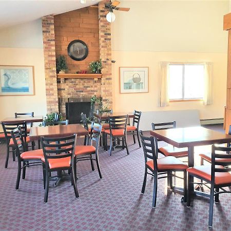 Amerivu Inn & Suites-Avon Екстериор снимка