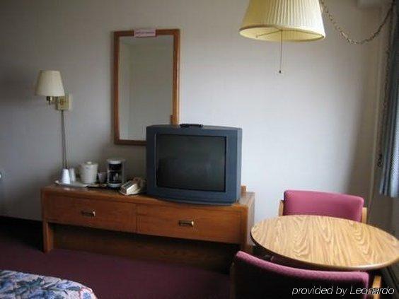 Amerivu Inn & Suites-Avon Стая снимка
