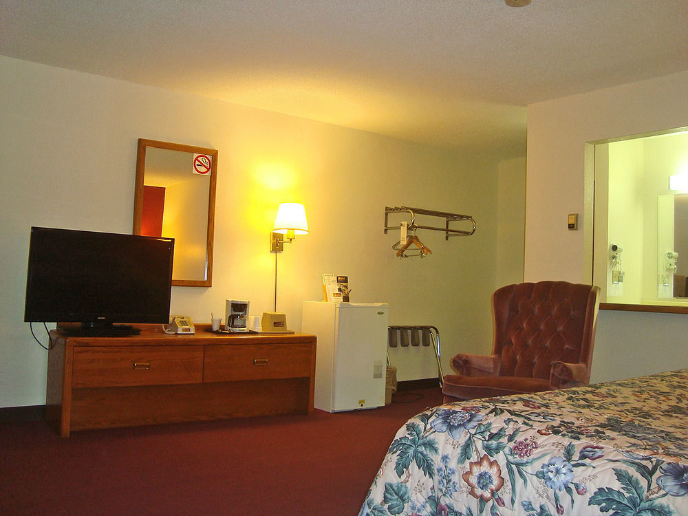 Amerivu Inn & Suites-Avon Екстериор снимка