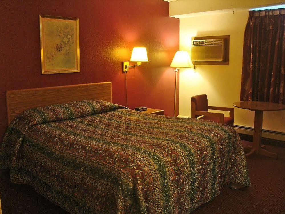 Amerivu Inn & Suites-Avon Екстериор снимка